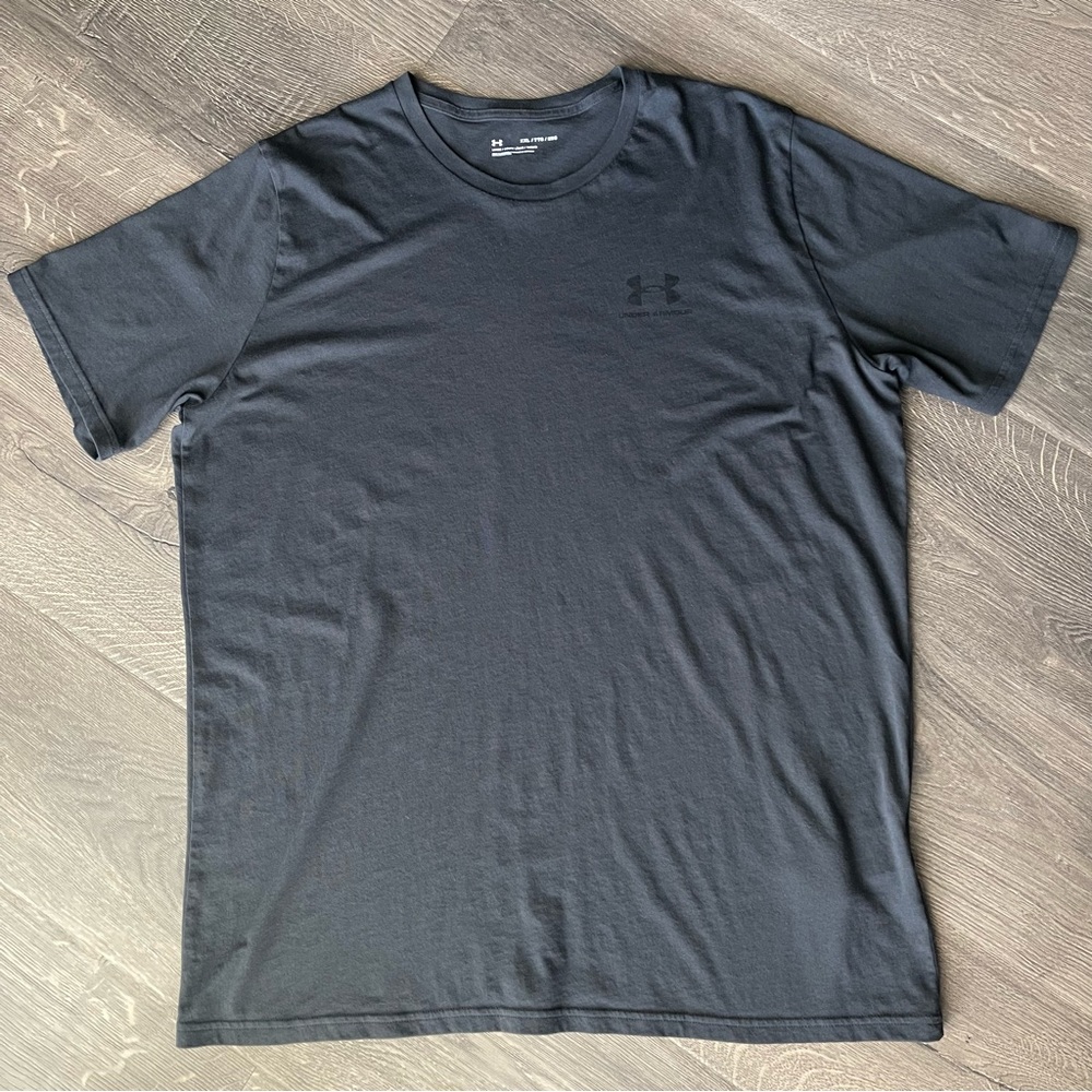 Under Armour Mens Loose Fit Soft T-Shirt Short Sleeve XXL Logo On Left Chest